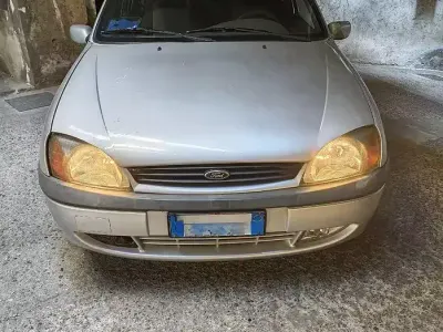 Usata Ford Fiesta 75 CV (55 kW) 2000 Grigio Utilitaria