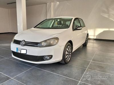 Usata VW Golf VI 105 CV (77 kW) 2011 Bianco Utilitaria