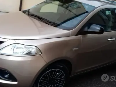 Usata Lancia Ypsilon Gold 80 CV (58 kW) 2018 Utilitaria