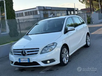 Käytetty Mercedes B160 90 HP (66 kW) 2014 Valkoinen Tila-auto