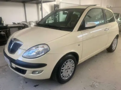 Usata Lancia Ypsilon 69 CV (50 kW) 2004 Beige Utilitaria