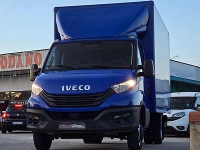 Usata Iveco Daily 160 CV (117 kW) 2023 Blu/azzurro Berlina