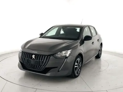 Usata Peugeot 208 Allure 101 CV (74 kW) 2023 Grigio Utilitaria