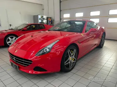 Usata Ferrari California 560 CV (411 kW) 2017 Bluazzurro Cabrio
