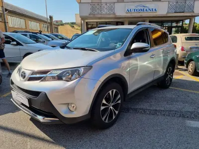 Usata Toyota RAV4 Anniversary 124 CV (91 kW) 2015 Argento SUV