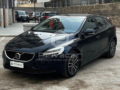 Usata Volvo V40 119 CV (87 kW) 2019 Nero Utilitaria