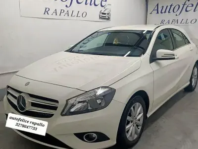Usata Mercedes A180 Night 109 CV (80 kW) 2015 Bianco Utilitaria