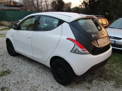 Usata Lancia Ypsilon Silver 69 CV (50 kW) 2013 Bianco Utilitaria
