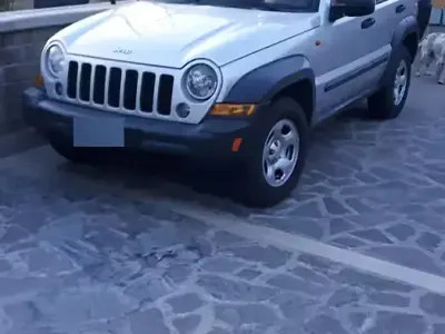 Second-hand Jeep Cherokee 163 CP (119 kW) 2006 SUV