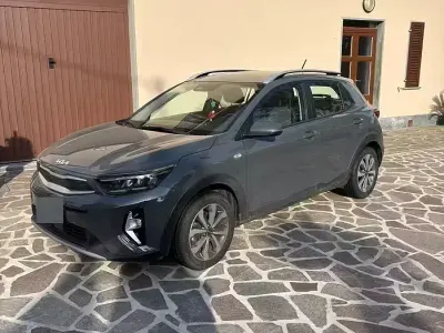 Gebraucht Kia Stonic 84 PS (61 kW) 2023 Grau SUV
