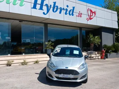 Usata Ford Fiesta 95 CV (69 kW) 2016 Argento Utilitaria