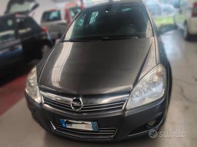 usata Opel Astra 1.4 16V Twinport 5 porte Enjoy