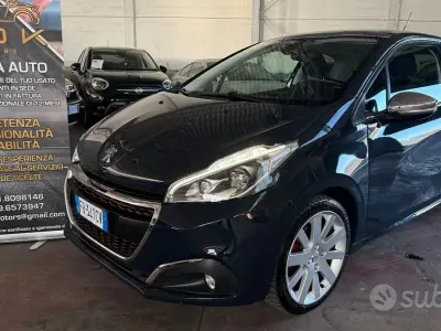 Usata Peugeot 208 GT 110 CV (80 kW) 2015 Grigio Utilitaria