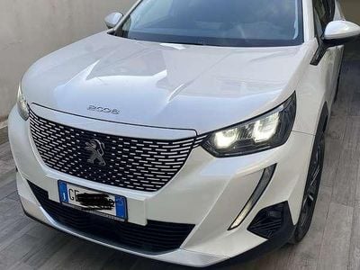 Usata Peugeot 2008 Active 100 kW (136 CV) 2021 Bianco SUV