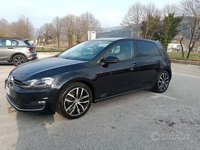 Używany VW Golf VII Highline 105 KM (77 kW) 2014 Czarny Sedan/Limuzyna