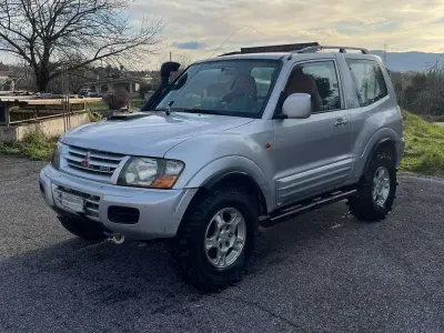 Usata Mitsubishi Pajero 165 CV (121 kW) 2000 Argento SUV