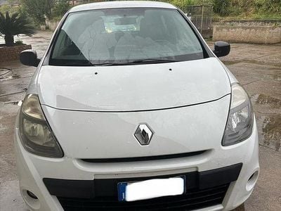 Usado Renault Clio II 75 CV (55 kW) 2011 Blanco Berlina