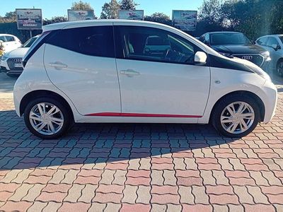 Usata Toyota Aygo X-play 69 CV (50 kW) 2017 Bianco Utilitaria