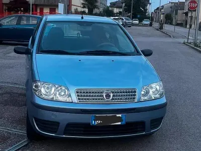 Usata Fiat Punto Active 60 CV (44 kW) 2009 Bluazzurro Utilitaria