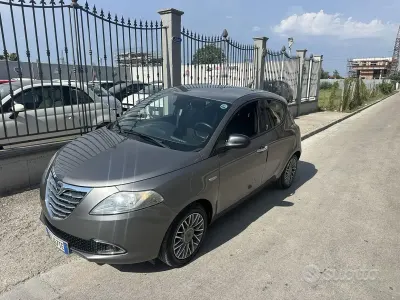 Usata Lancia Ypsilon Platinum 69 CV (50 kW) 2014 Grigio Utilitaria