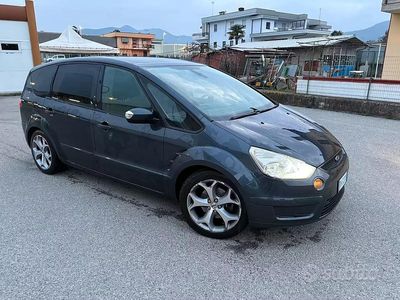 Begagnad Ford S-MAX Titanium 140 HK (102 kW) 2006 Grå Minibuss