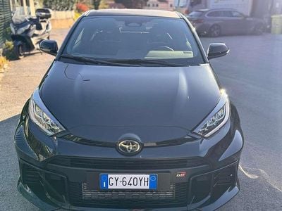 Usata Toyota Yaris 280 CV (205 kW) 2025 Nero Berlina