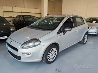 Usata Fiat Grande Punto Young 77 CV (56 kW) 2015 Grigio Utilitaria