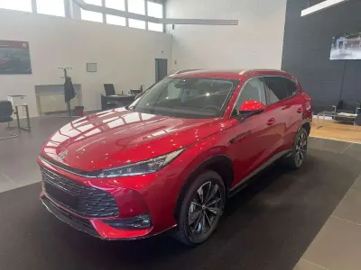 Nuova MG HS Luxury 170 CV (125 kW) 2025 Rosso SUV