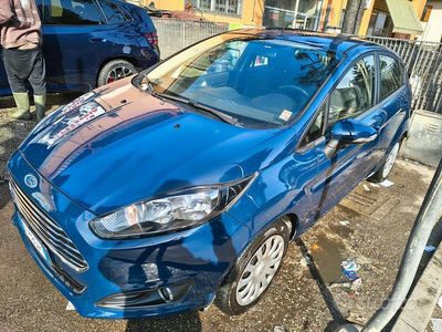 Usata Ford Fiesta 92 CV (67 kW) 2015 Blu Berlina