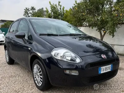 Begagnad Fiat Punto Street 69 HK (50 kW) 2015 Svart Halvkombi