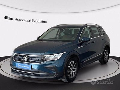 Usata VW Tiguan Life 320 CV (235 kW) 2023 Nightshade metalizzato blu SUV