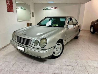 Mercedes E200