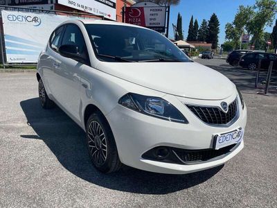 Usata Lancia Ypsilon 108 CV (79 kW) 2024 Bianco Utilitaria