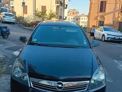 Usata Opel Astra 115 CV (84 kW) 2010 Nero Station wagon