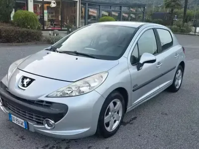 Usata Peugeot 207 95 CV (69 kW) 2009 Argento Berlina