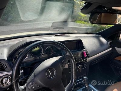 Usata Mercedes E250 AMG 200 CV (147 kW) 2009 Bianco Coupé