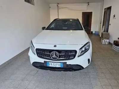 Usata Mercedes GLA200 Night 136 CV (100 kW) 2018 Bianco SUV