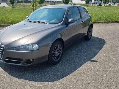 Usata Alfa Romeo 147 Progression 105 CV (77 kW) 2008 Grigio Utilitaria