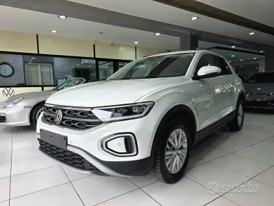 Usata VW T-Roc Life 150 CV (110 kW) 2023 Bianco SUV