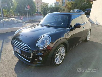 Usata Mini Cooper D 116 CV (85 kW) 2015 Nero Utilitaria