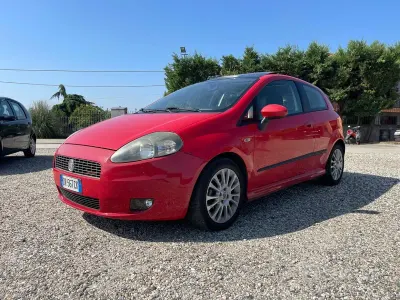 Usata Fiat Grande Punto Dynamic 75 CV (55 kW) 2009 Rosso Utilitaria
