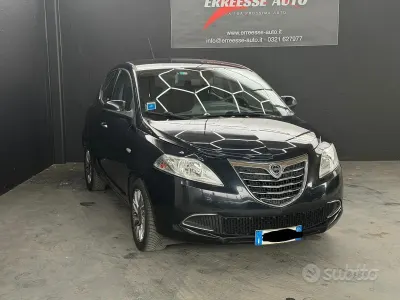 Usata Lancia Ypsilon 60 CV (44 kW) 2011 Blu Utilitaria