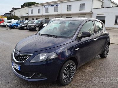 Usata Lancia Ypsilon Gold 69 CV (50 kW) 2021 Blu Utilitaria