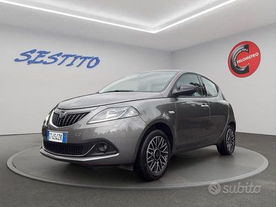 Usata Lancia Ypsilon Gold 70 CV (51 kW) 2024 Grigio chiaro Utilitaria