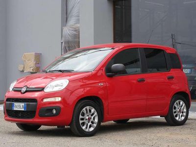 Usata Fiat Panda Lounge 69 CV (50 kW) 2017 Rosso Utilitaria