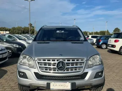 Usata Mercedes ML320 224 CV (164 kW) 2008 Grigio SUV