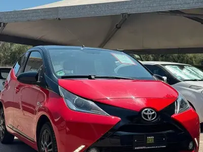 Usata Toyota Aygo Style 69 CV (50 kW) 2017 Rosso Utilitaria