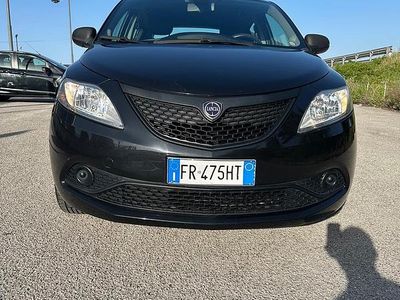 Begagnad Lancia Ypsilon 69 HK (50 kW) 2018 Svart Halvkombi