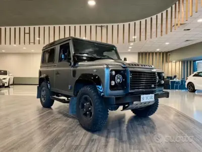 Usata Land Rover Defender S 122 CV (89 kW) 2010 Grigio SUV