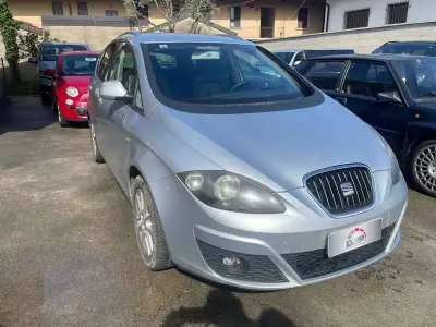 Usado Seat Altea Style 140 CV (102 kW) 2010 Plateado Monovolumen